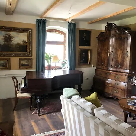 Old Parish Hall, Waldeck Castle Chalé